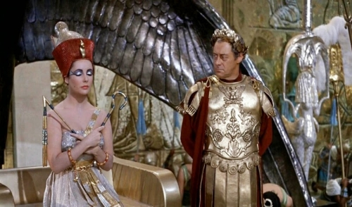 Cléopâtre est bien plus qu'une jolie reine convoitée par les hommes forts de Rome, c'est aussi et avant tout une redoutable femme politique.jpg