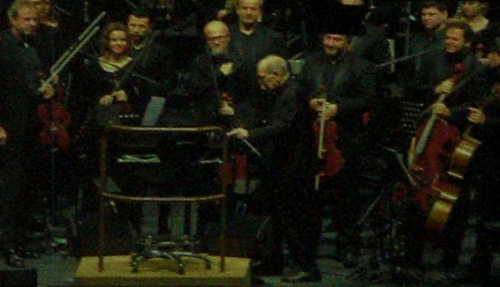 Le maestro sur la scène de Bercy.jpg